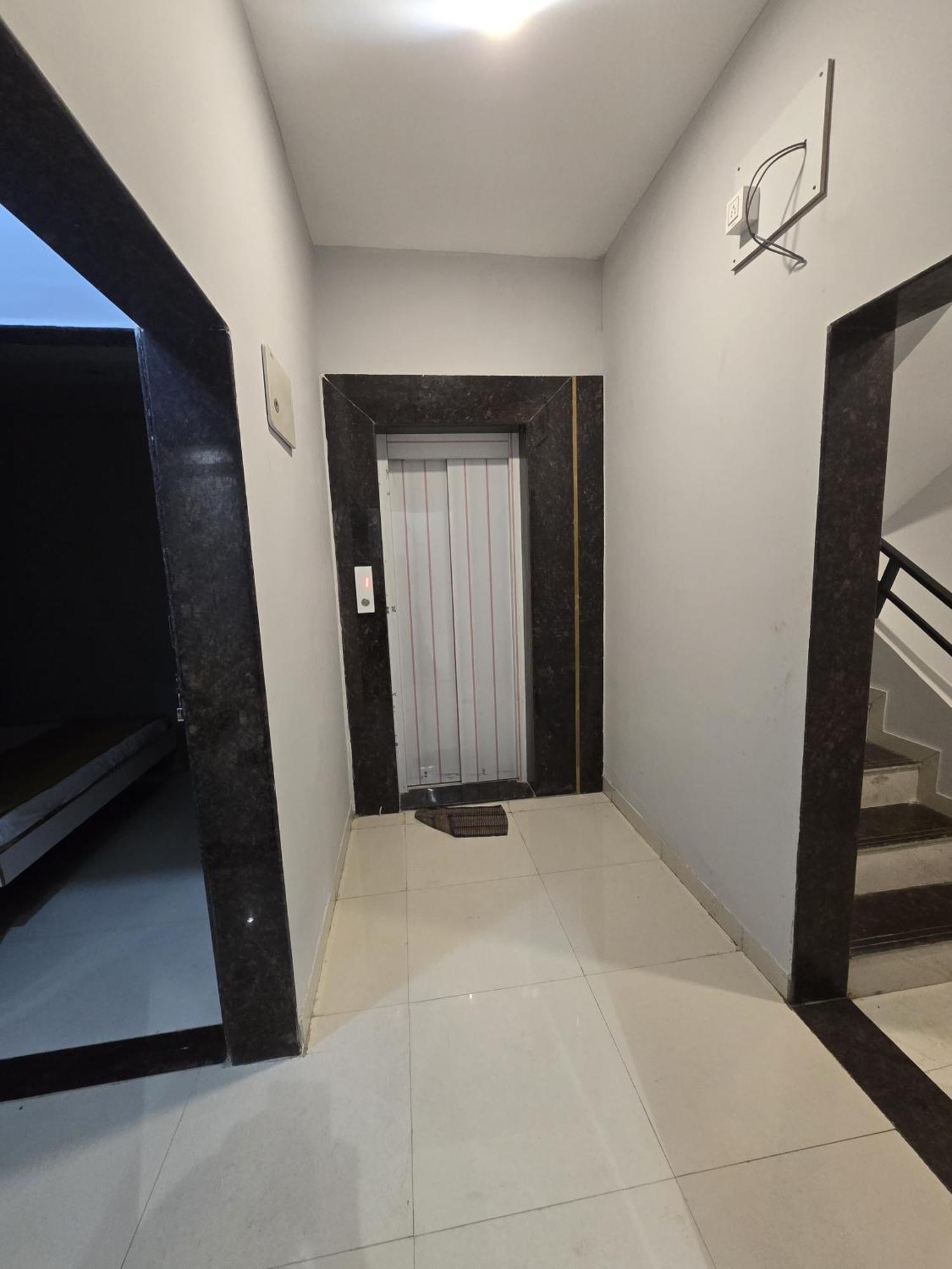Vivanta Inn Lodge, Solapur Exteriör bild