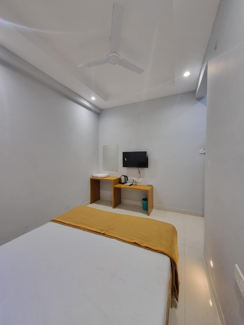 Vivanta Inn Lodge, Solapur Exteriör bild